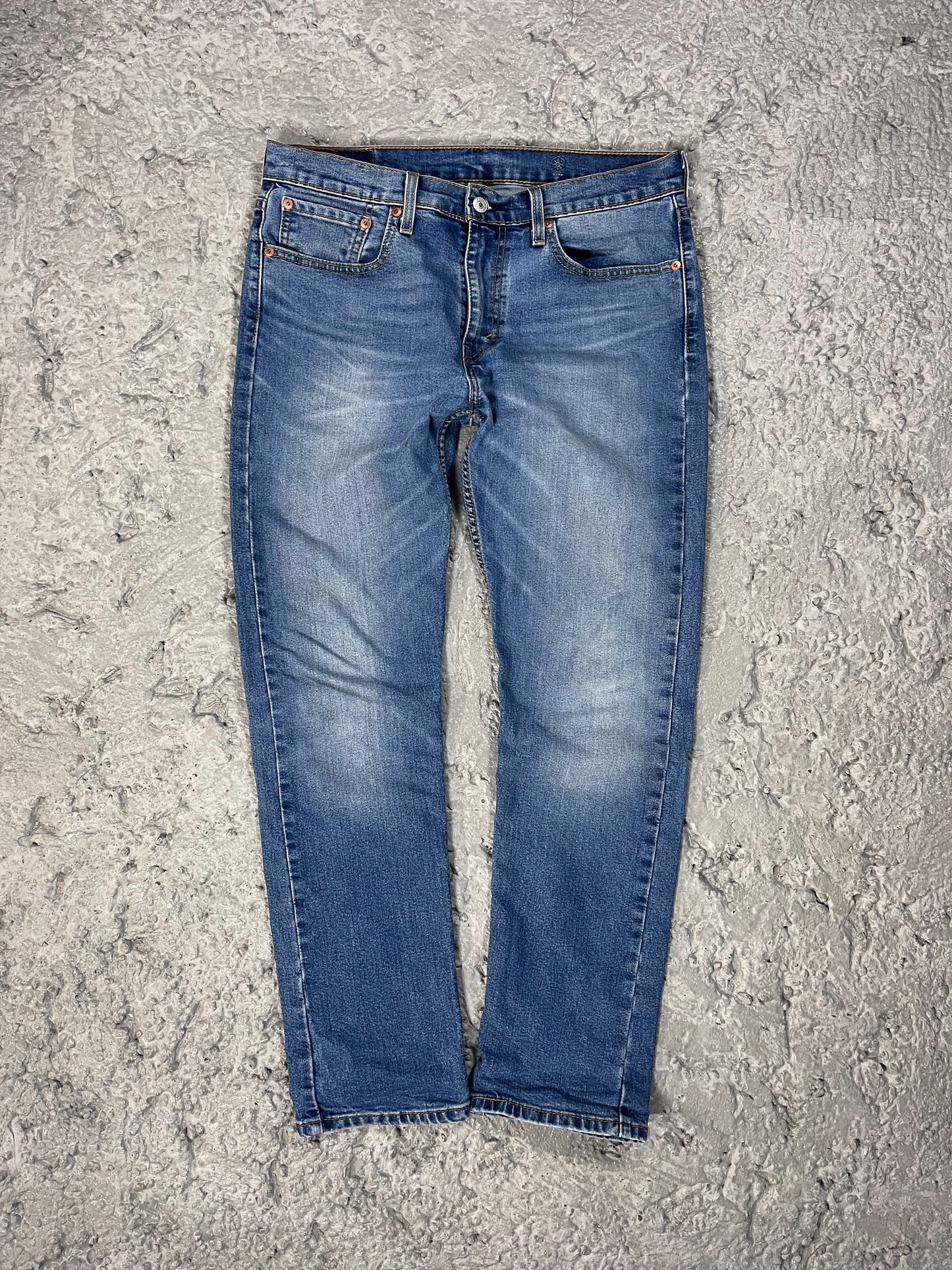 Levi’s 502 jeans
