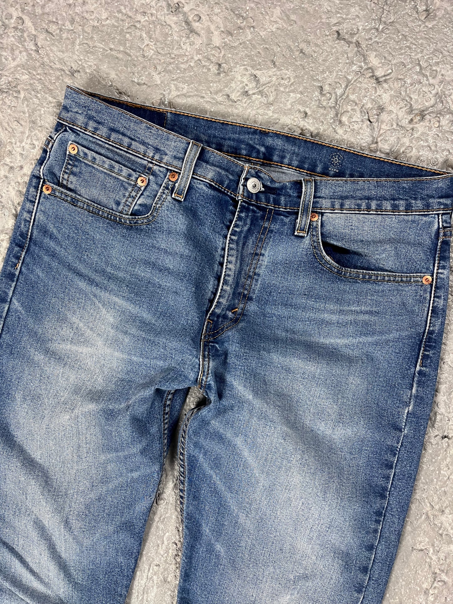 Levi’s 502 jeans