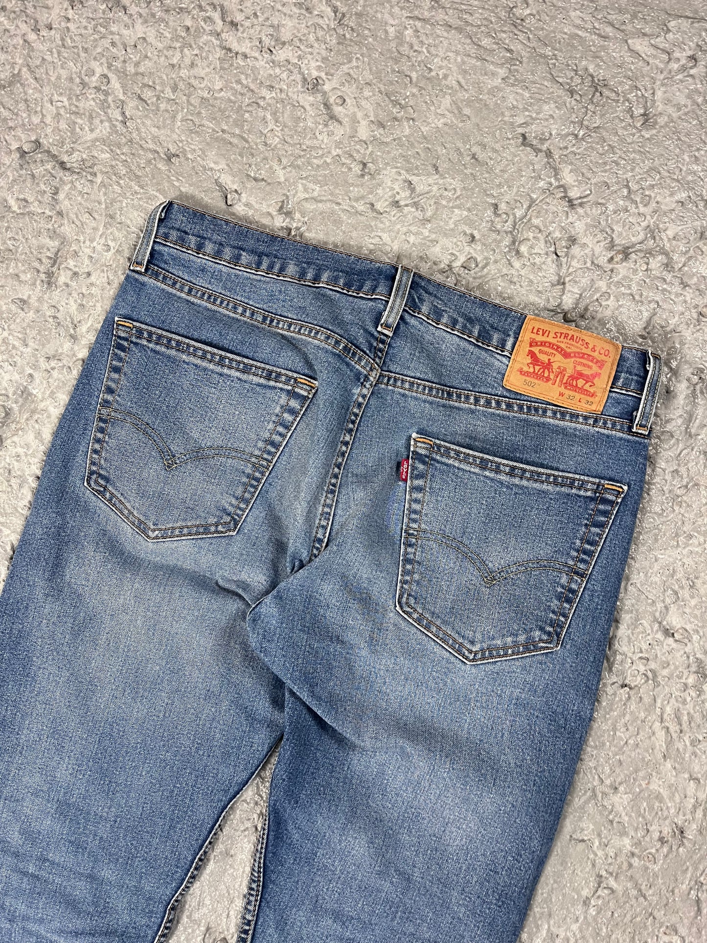 Levi’s 502 jeans