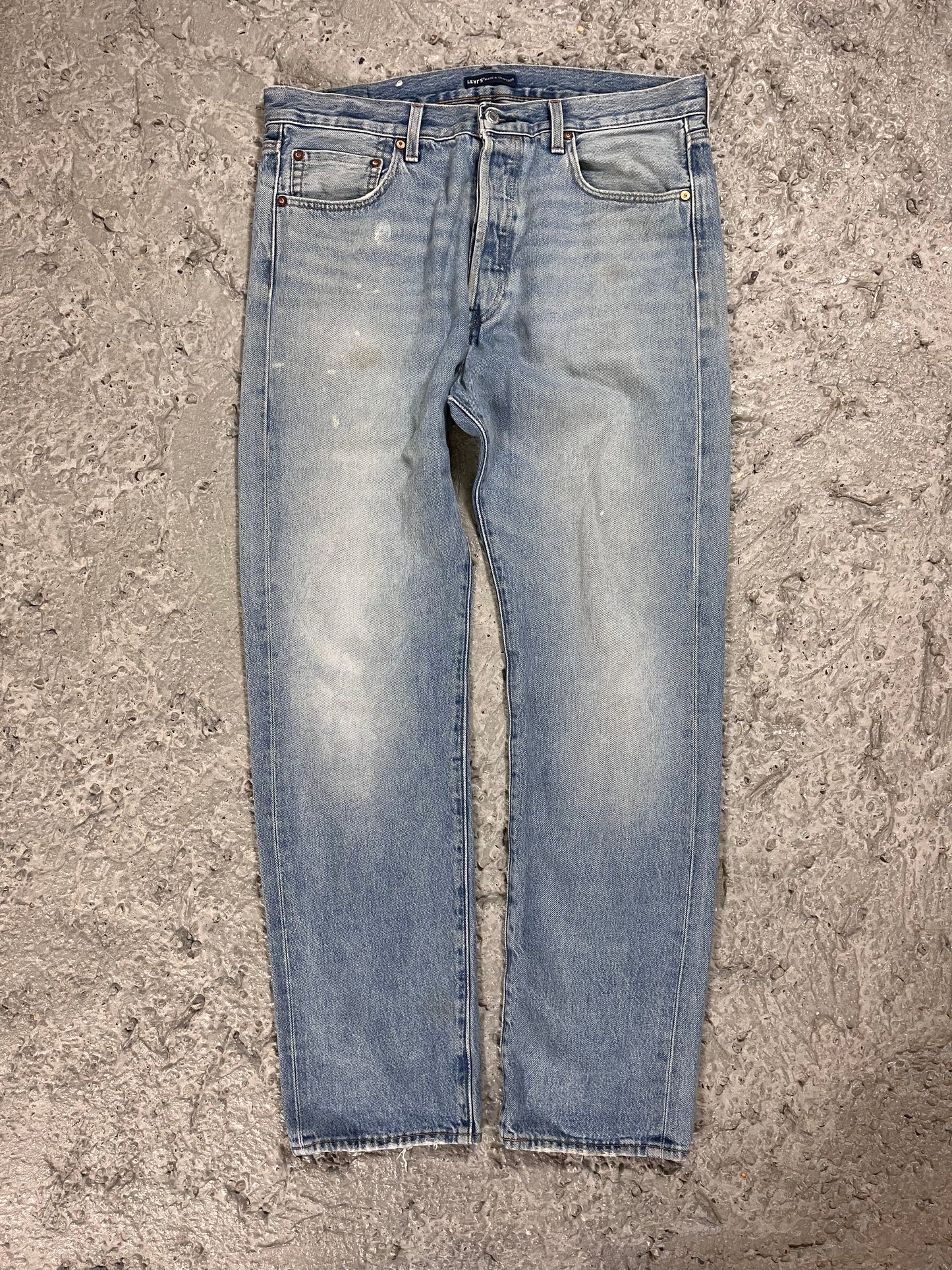 Levi’s blue tab dirty jeans 501