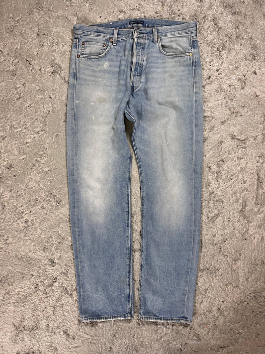 Levi’s blue tab dirty jeans 501