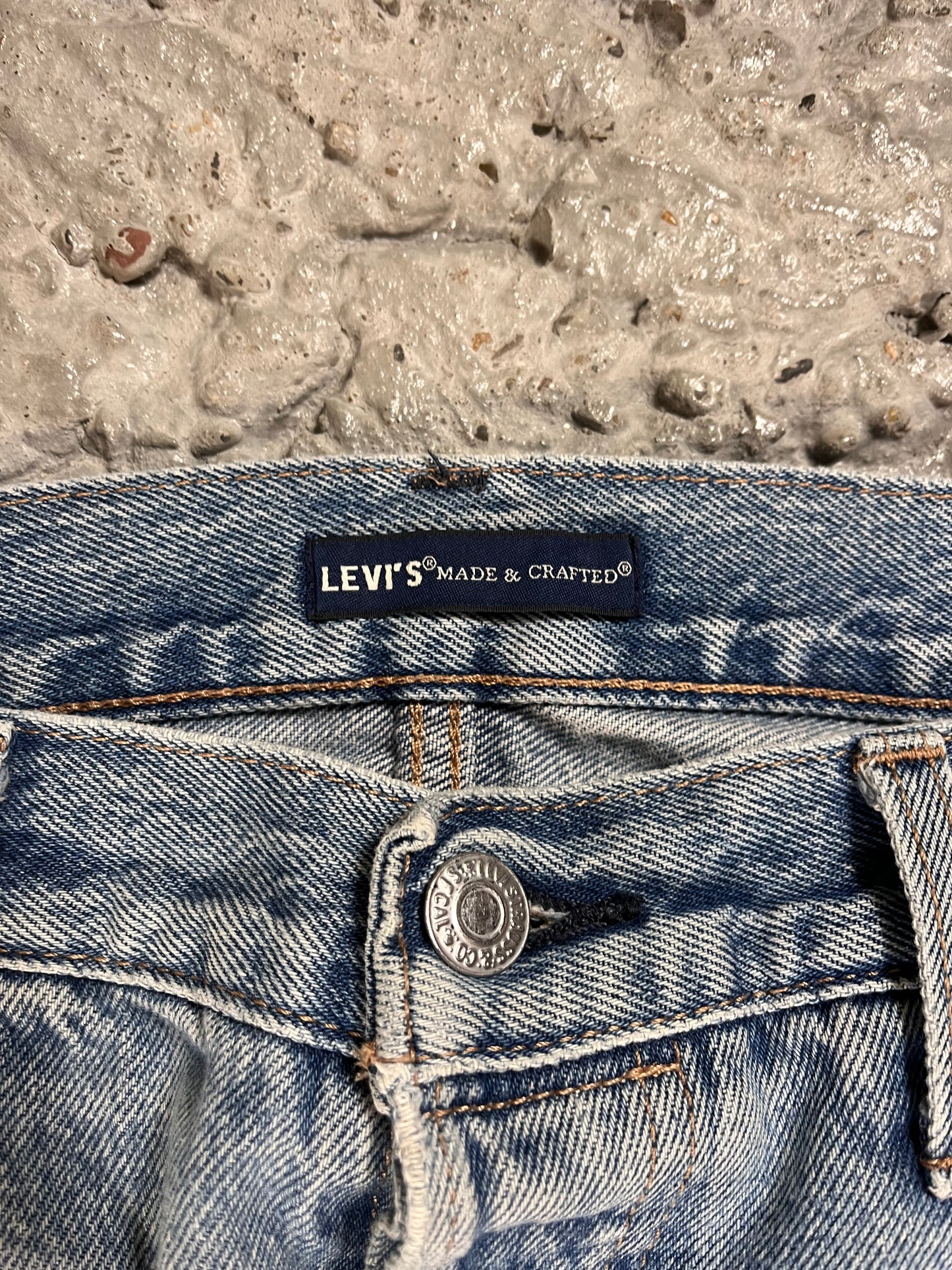 Levi’s blue tab dirty jeans 501