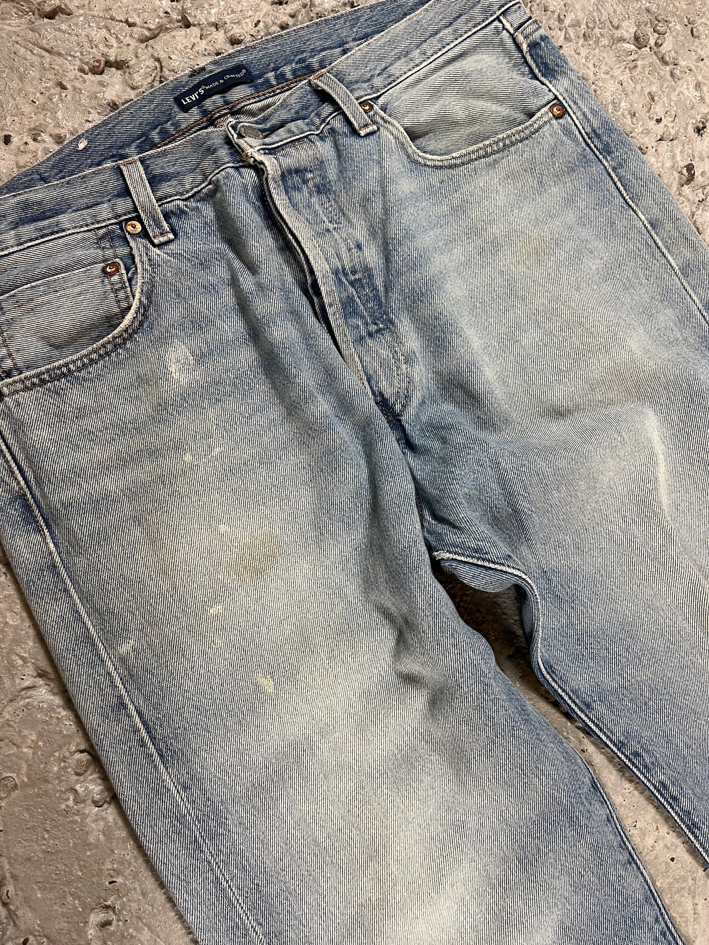 Levi’s blue tab dirty jeans 501