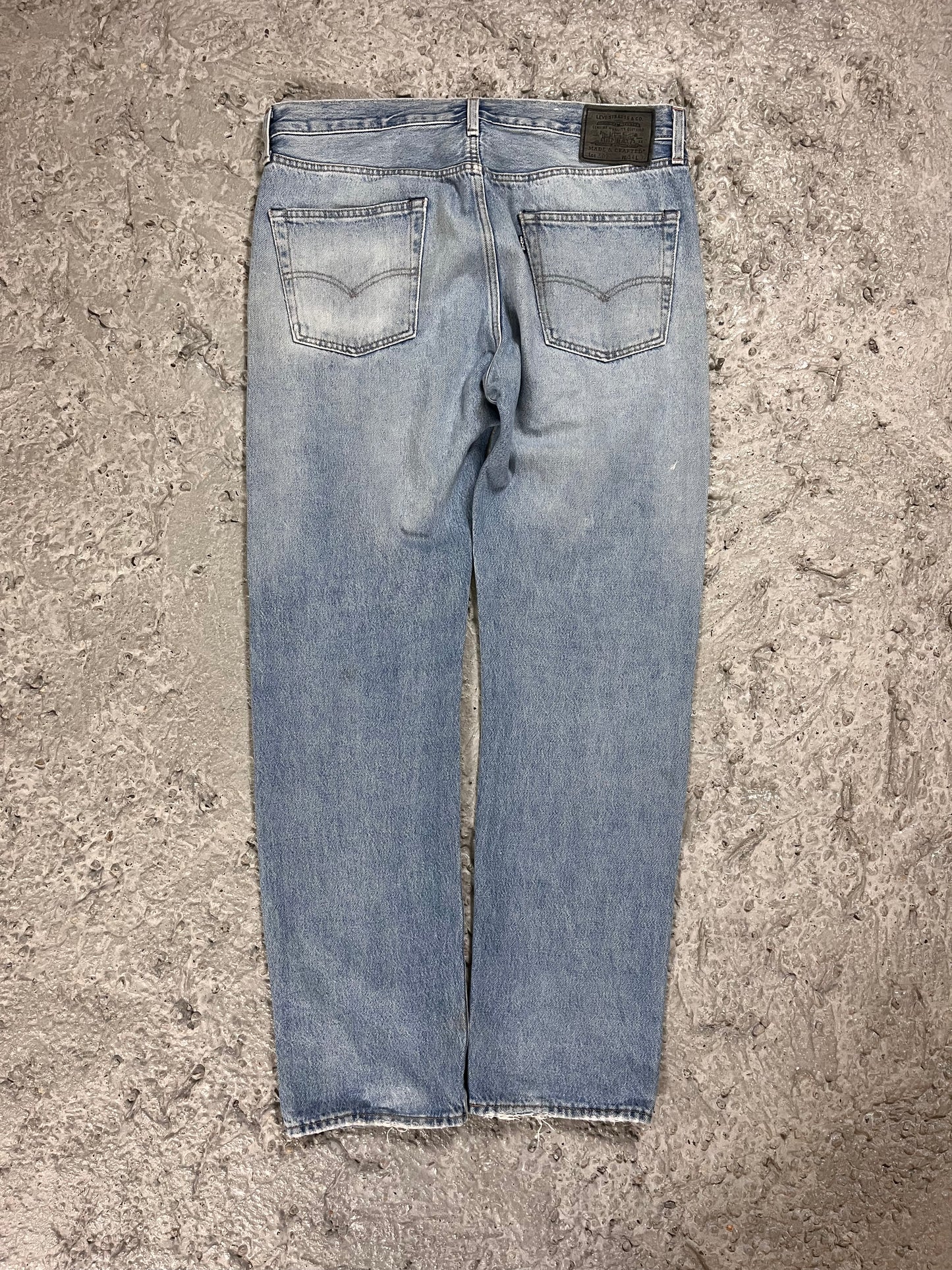 Levi’s blue tab dirty jeans 501