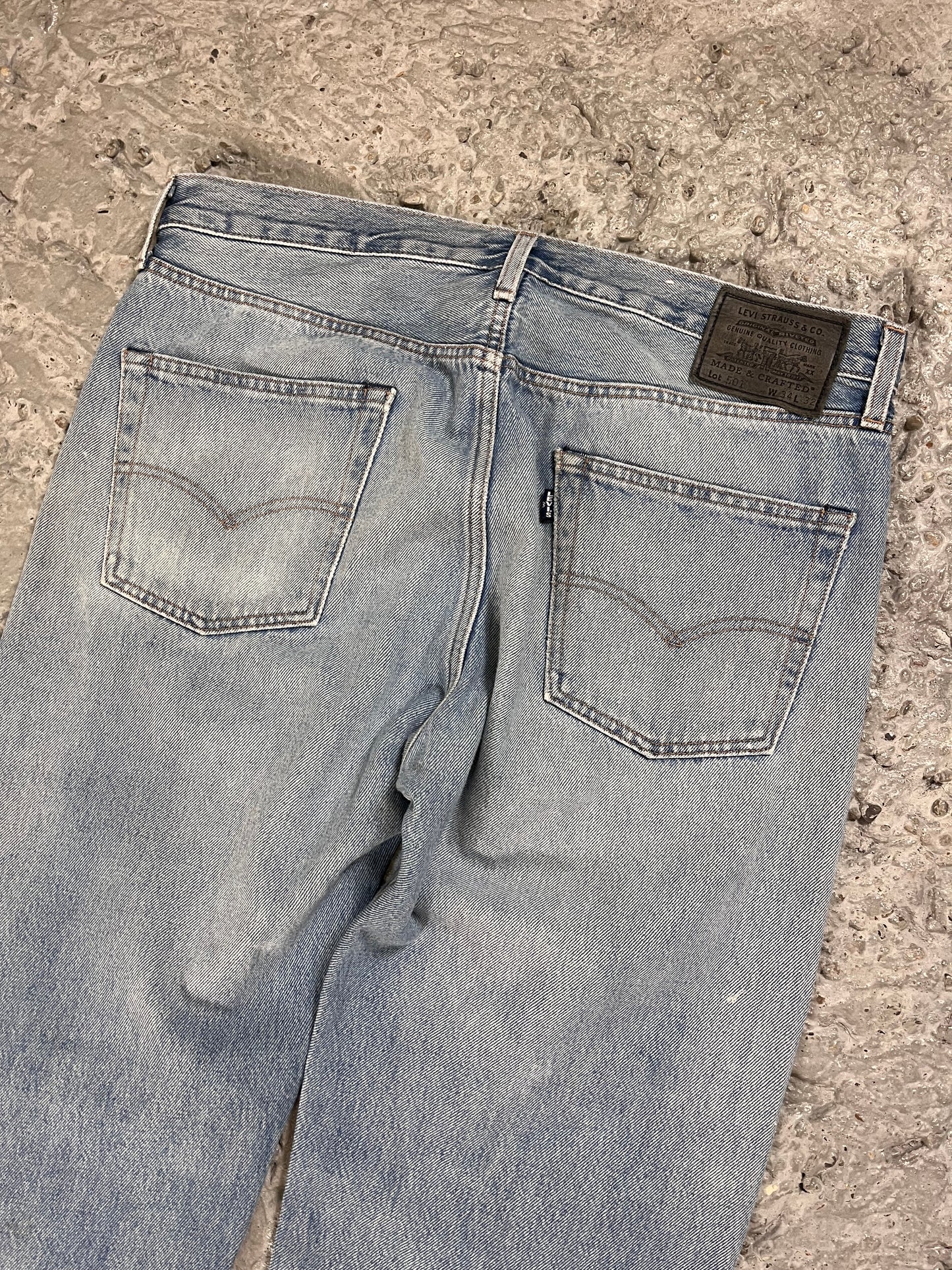 Levi’s blue tab dirty jeans 501